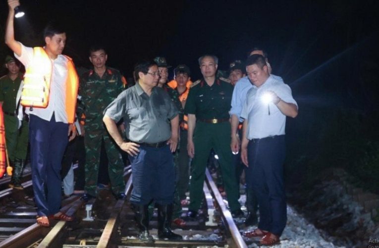 Nước sông Cầu rút, hàng chục nghìn dân Hà Nội thở phào